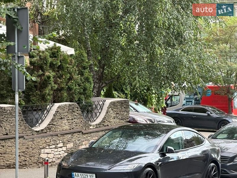 Седан Tesla Model 3 2024 в Киеве