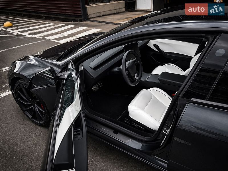 Седан Tesla Model 3 2024 в Киеве