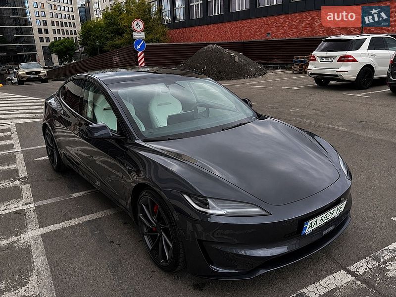 Седан Tesla Model 3 2024 в Киеве