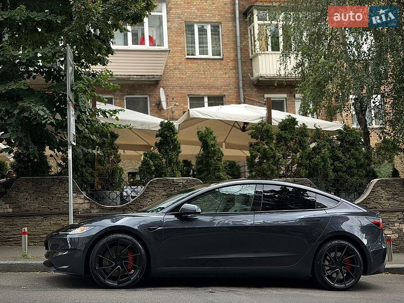 Седан Tesla Model 3 2024 в Киеве