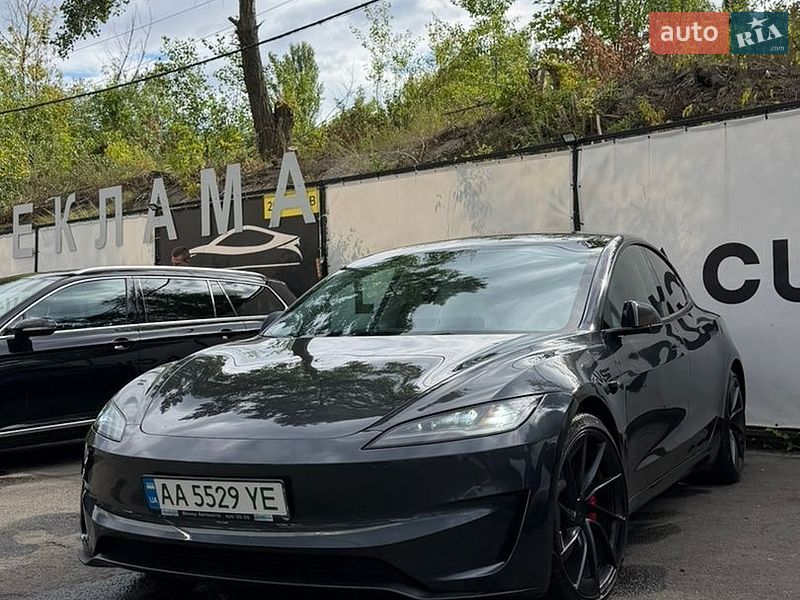 Седан Tesla Model 3 2024 в Киеве