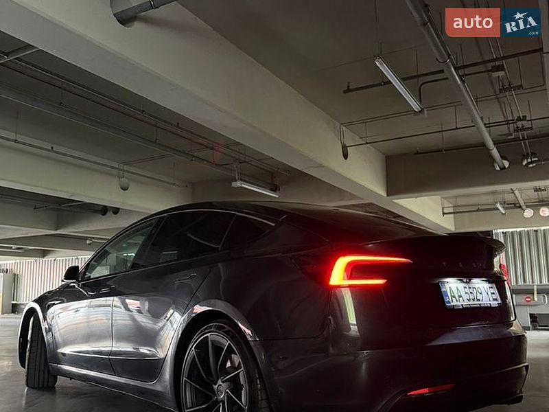 Седан Tesla Model 3 2024 в Киеве