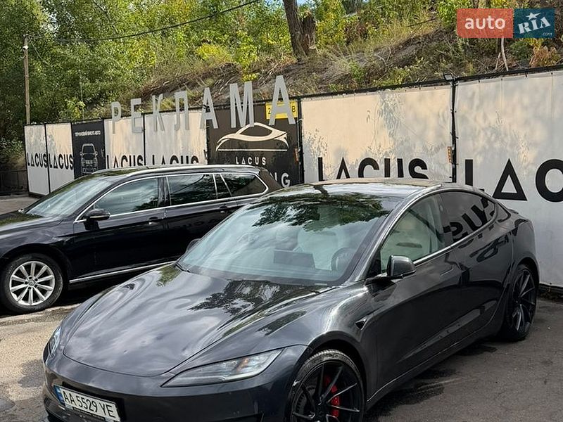 Седан Tesla Model 3 2024 в Киеве
