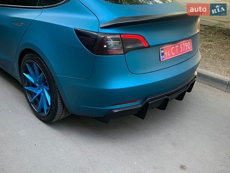 Седан Tesla Model 3 2020 в Николаеве