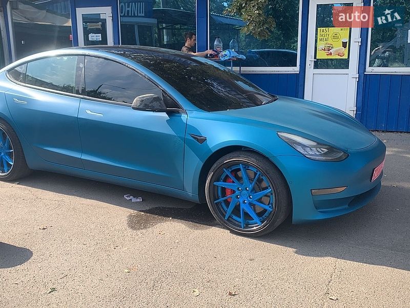 Седан Tesla Model 3 2020 в Николаеве