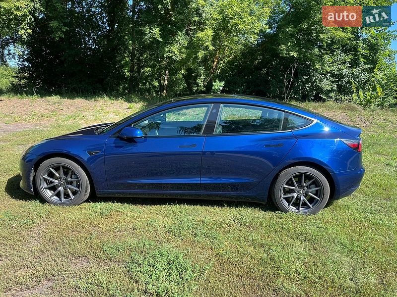 Седан Tesla Model 3 2023 в Краснокутську