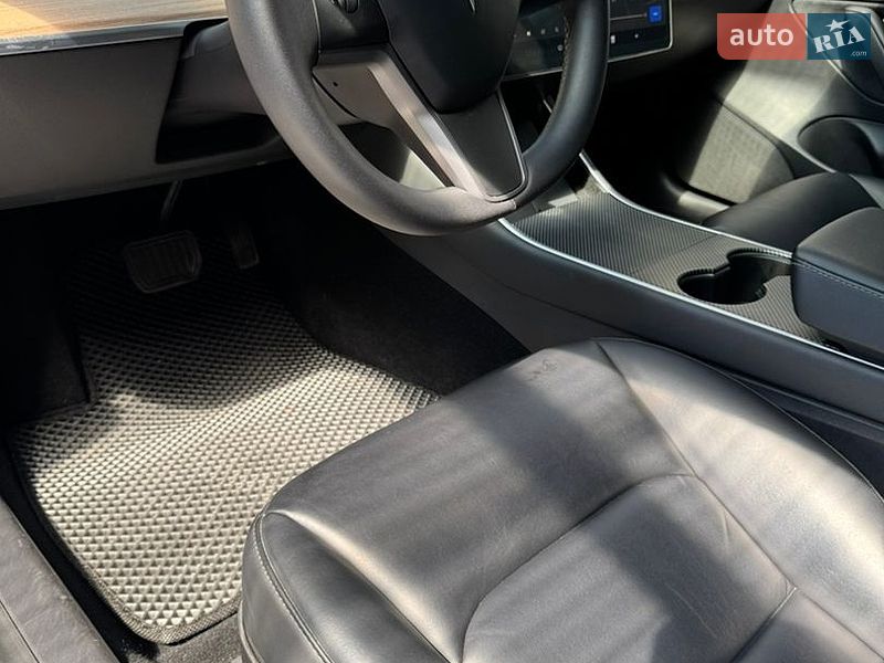 Седан Tesla Model 3 2020 в Харкові