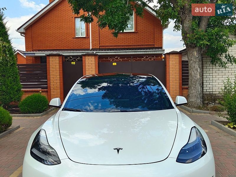 Седан Tesla Model 3 2020 в Миколаєві