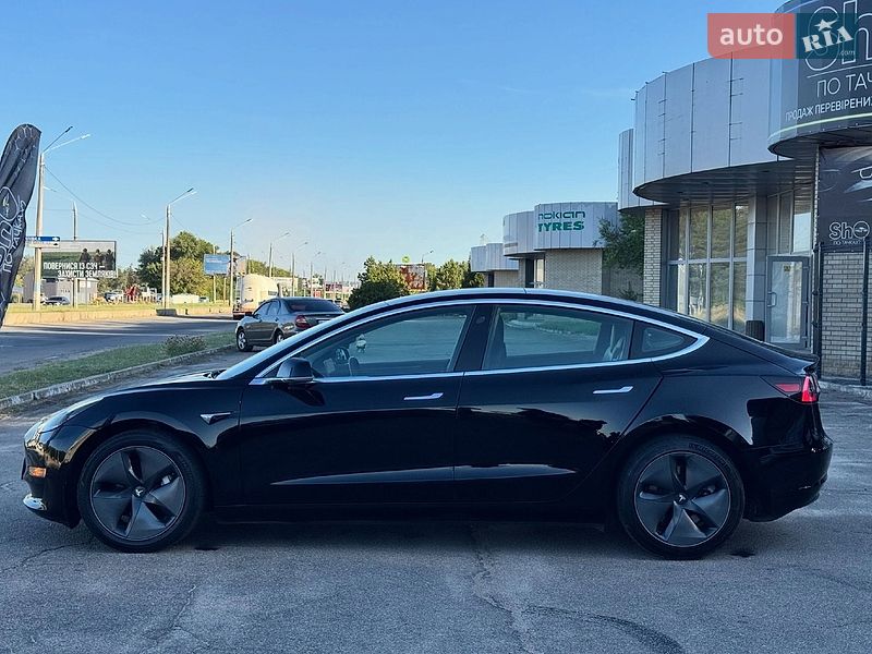 Седан Tesla Model 3 2019 в Львове