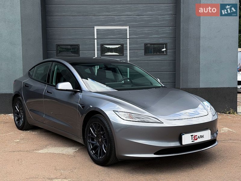Седан Tesla Model 3 2024 в Києві