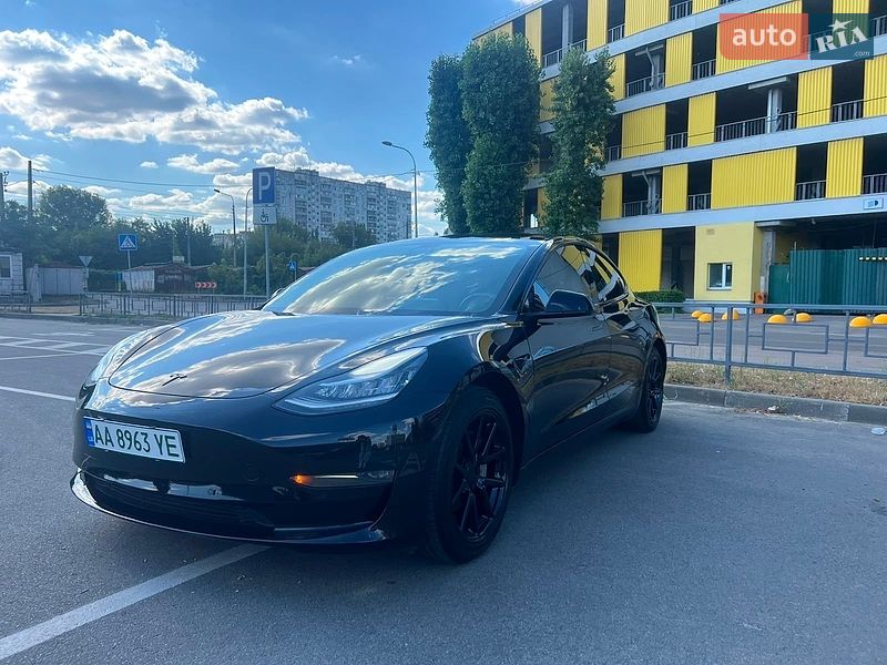 Седан Tesla Model 3 2018 в Киеве