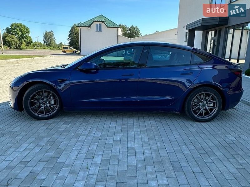 Седан Tesla Model 3 2022 в Ратным