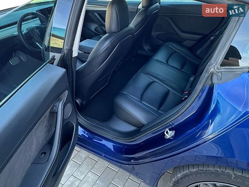 Седан Tesla Model 3 2022 в Ратным