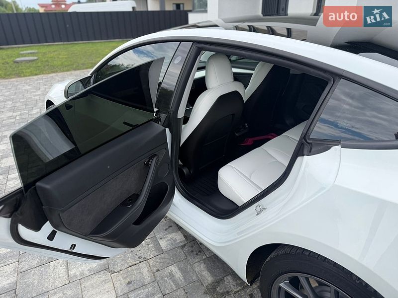 Седан Tesla Model 3 2021 в Яворові