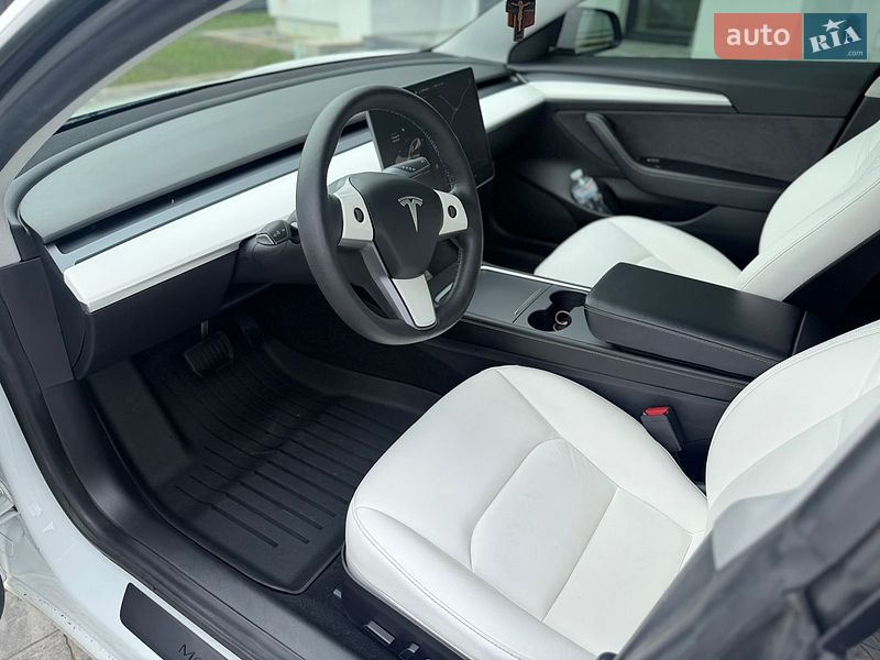 Седан Tesla Model 3 2021 в Яворові