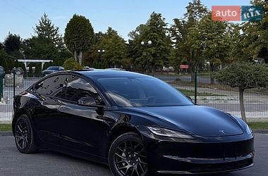 Седан Tesla Model 3 2025 в Долине