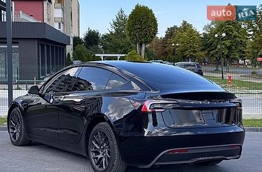 Седан Tesla Model 3 2025 в Долине
