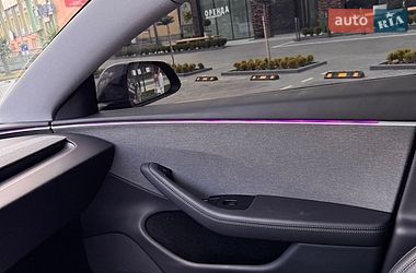 Седан Tesla Model 3 2025 в Долине