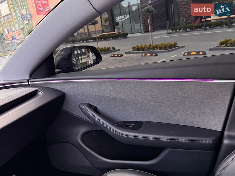 Седан Tesla Model 3 2025 в Долине