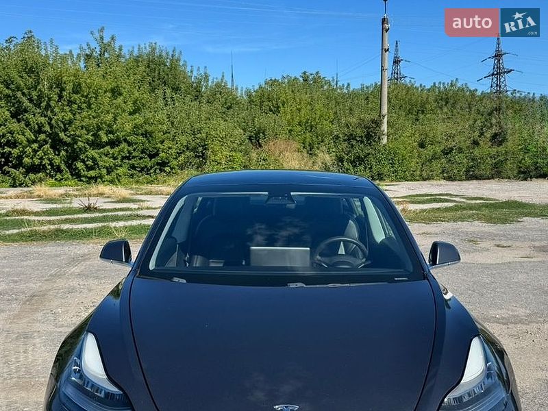 Седан Tesla Model 3 2019 в Виннице