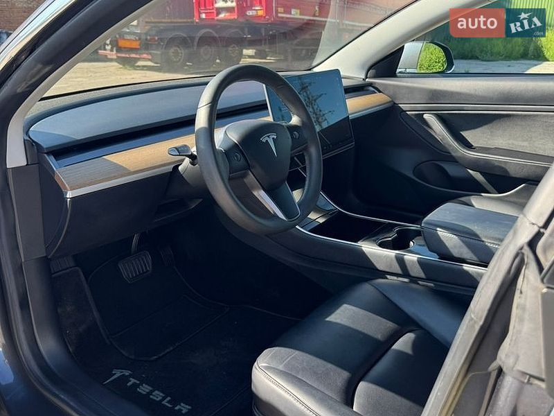 Седан Tesla Model 3 2019 в Виннице