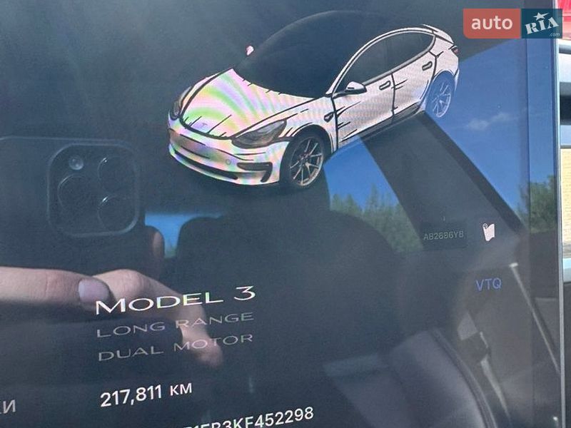 Седан Tesla Model 3 2019 в Виннице
