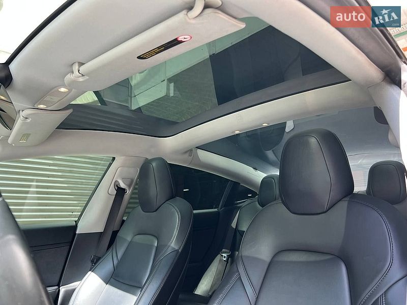 Седан Tesla Model 3 2018 в Києві