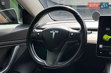 Седан Tesla Model 3 2018 в Києві