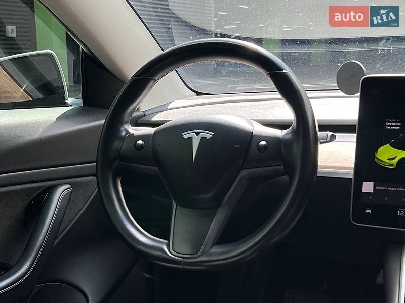 Седан Tesla Model 3 2018 в Києві