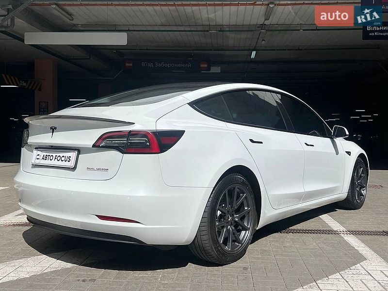 Седан Tesla Model 3 2018 в Києві