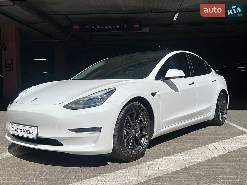Седан Tesla Model 3 2018 в Києві