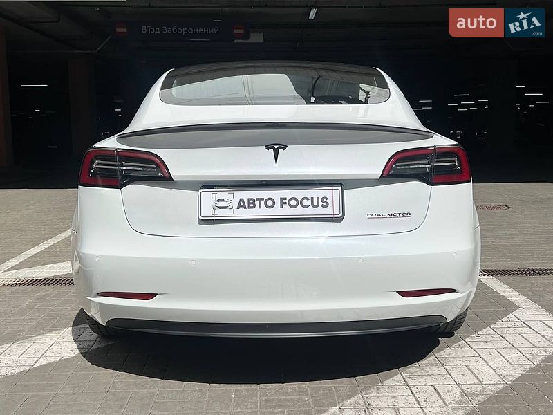 Седан Tesla Model 3 2018 в Києві