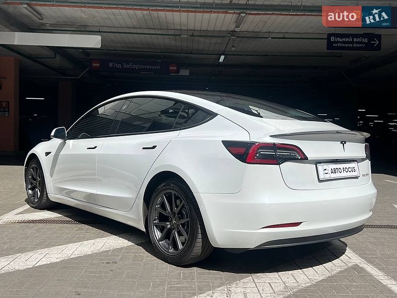 Седан Tesla Model 3 2018 в Києві