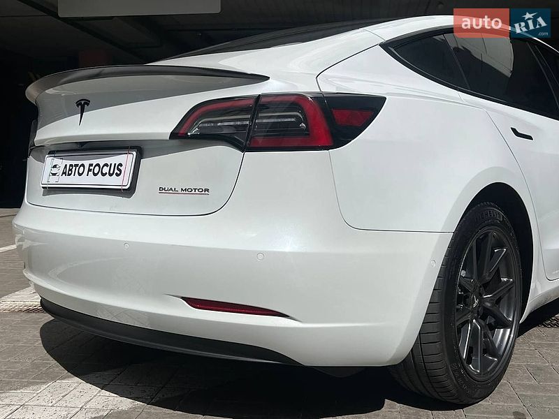 Седан Tesla Model 3 2018 в Києві