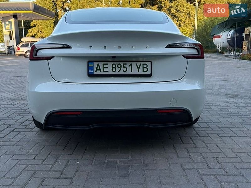 Седан Tesla Model 3 2024 в Дніпрі
