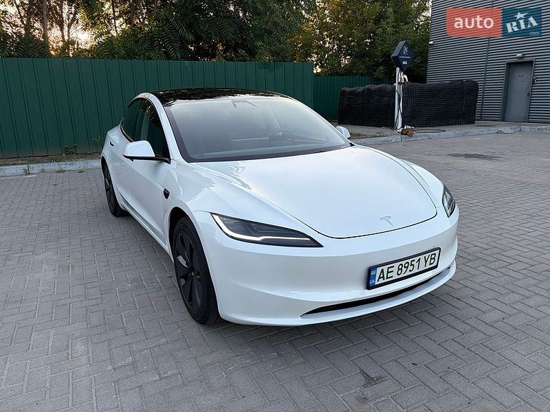 Седан Tesla Model 3 2024 в Дніпрі