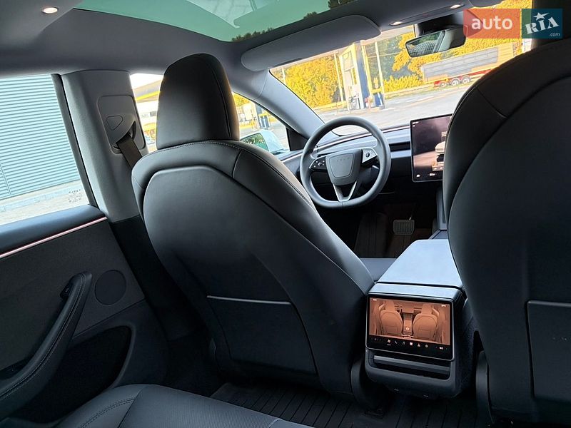 Седан Tesla Model 3 2024 в Дніпрі