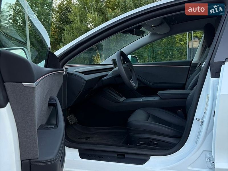 Седан Tesla Model 3 2024 в Дніпрі