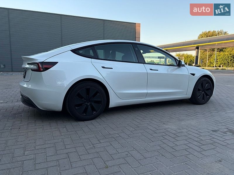 Седан Tesla Model 3 2024 в Дніпрі