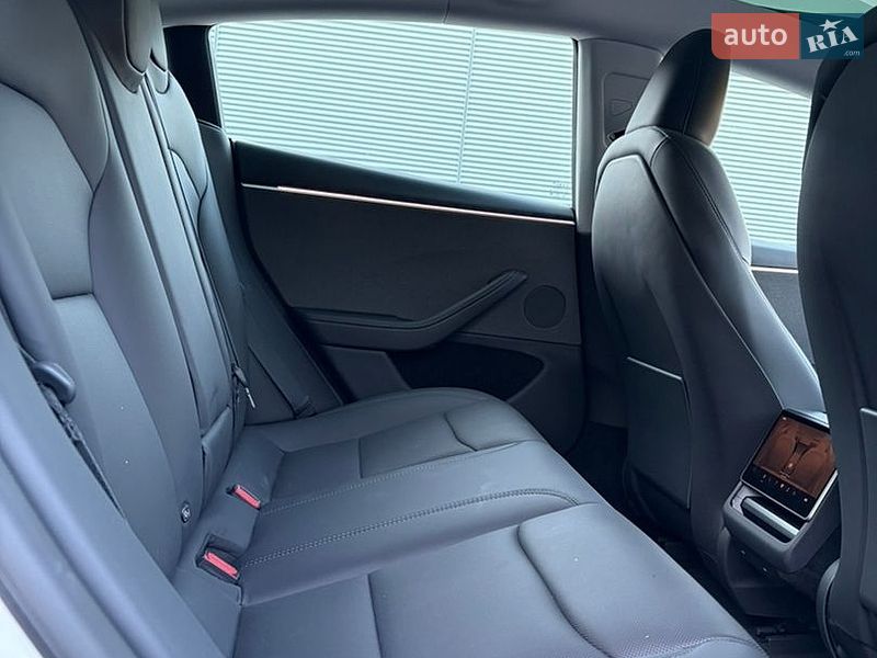 Седан Tesla Model 3 2024 в Дніпрі