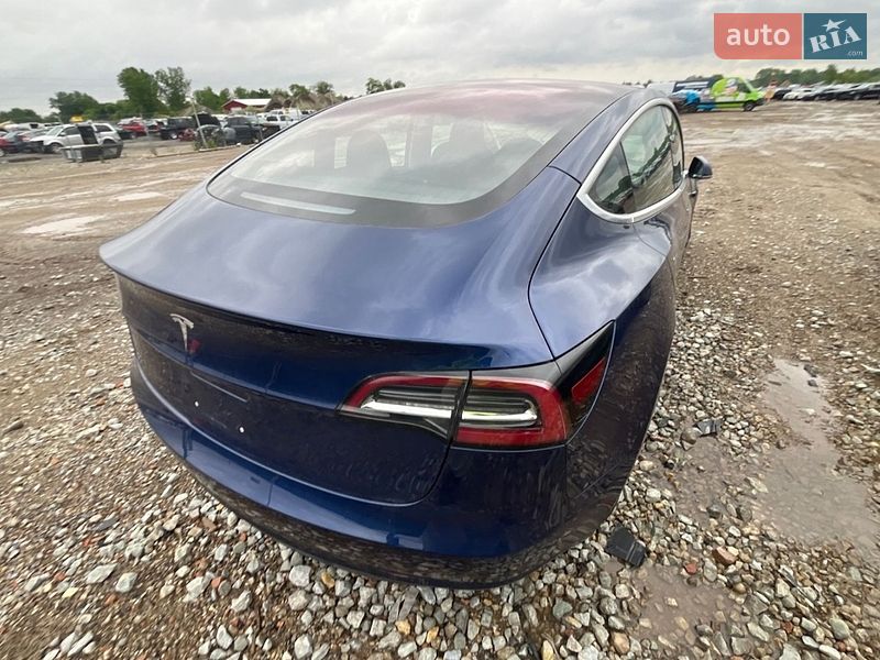 Седан Tesla Model 3 2018 в Тернополе