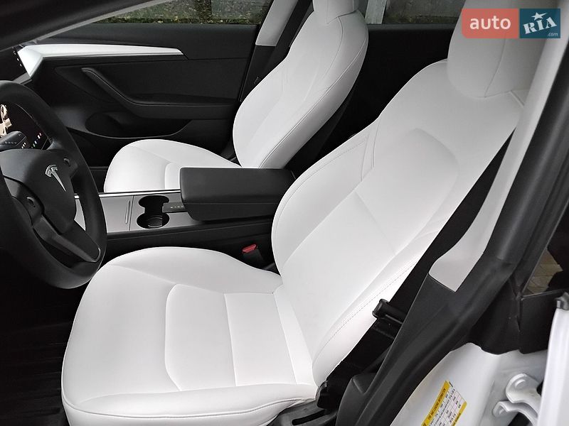 Седан Tesla Model 3 2022 в Виннице