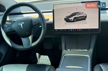 Седан Tesla Model 3 2023 в Чернівцях