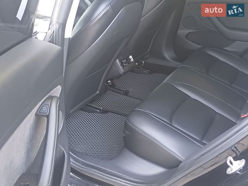 Седан Tesla Model 3 2021 в Тернополе