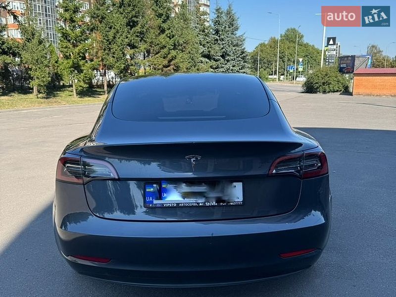 Седан Tesla Model 3 2023 в Тернополі