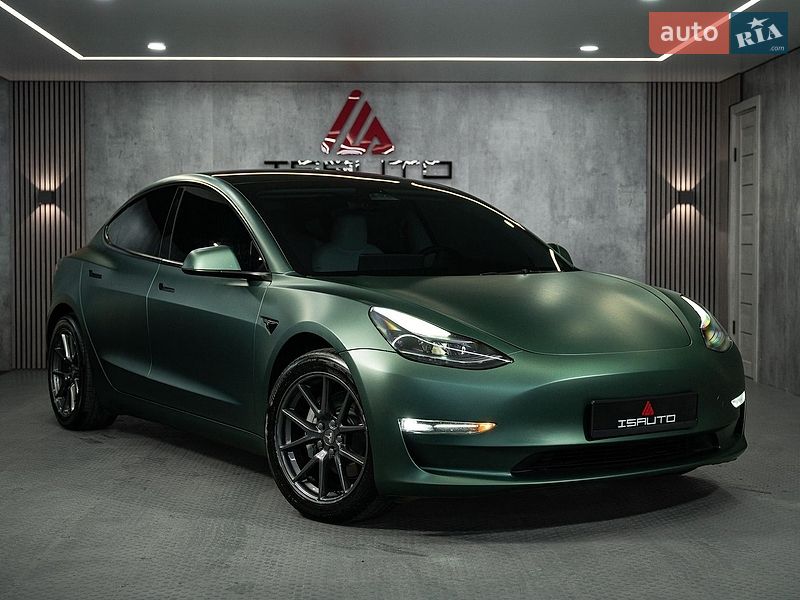 Седан Tesla Model 3 2023 в Одессе