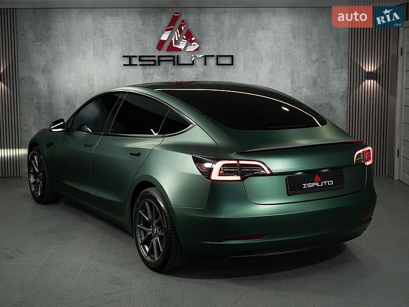 Седан Tesla Model 3 2023 в Одессе