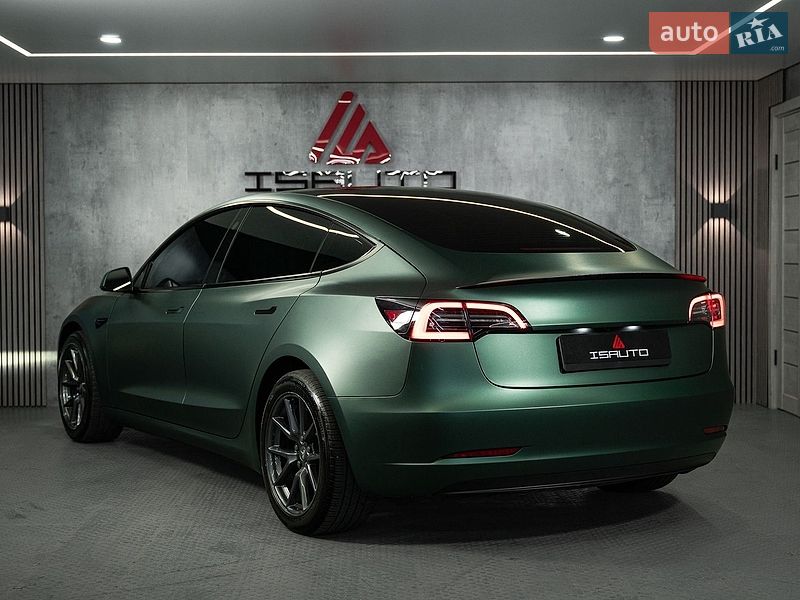 Седан Tesla Model 3 2023 в Одессе