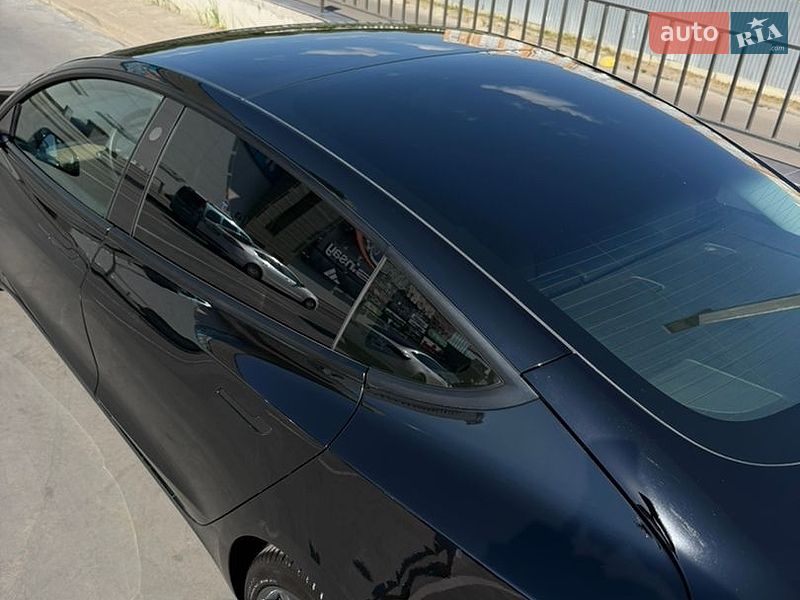 Седан Tesla Model 3 2021 в Львове