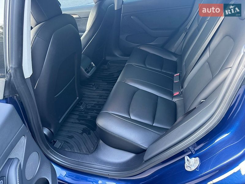 Седан Tesla Model 3 2022 в Кропивницькому